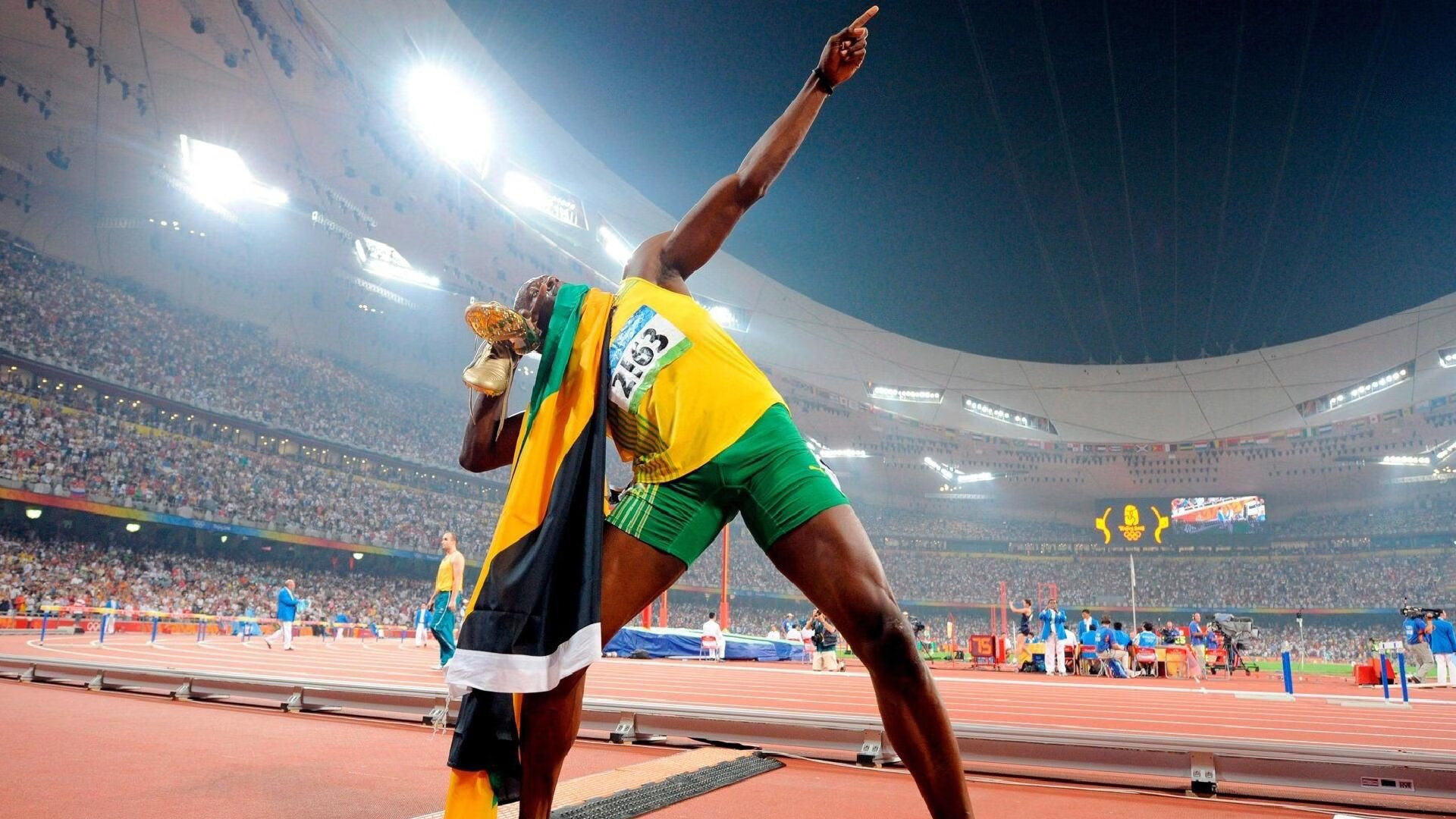 开云体育娱乐-“泥泞冲刺：雨后赛道上的疯狂追逐”，雨后泥泞的路